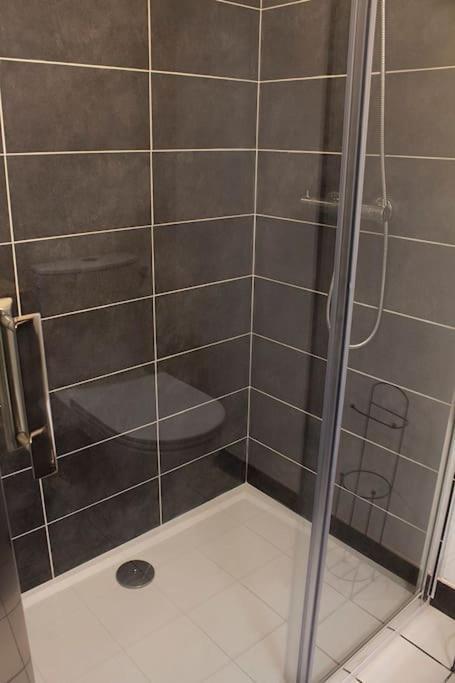 Logement Entier 50 M² Proche Centre Ville 莫尔莱 外观 照片